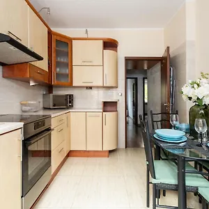 https://apt-good-mood-in-pozna-city-center-by-renters.poznan-hotels.com